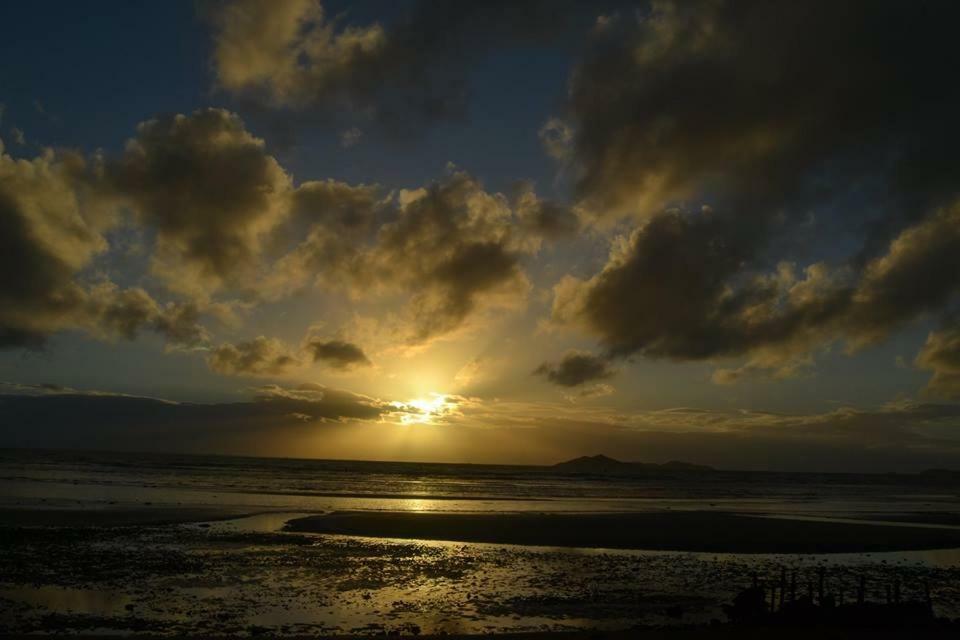 The Clara Beach Hotel Guimaras Buitenkant foto